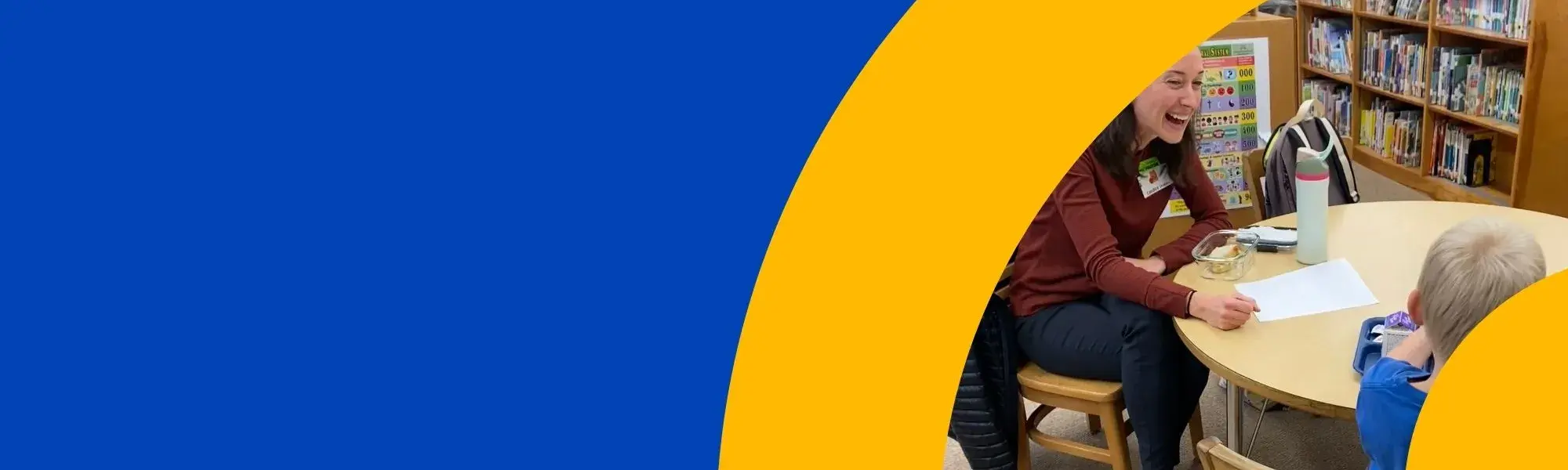 Blue background. In yellow circle: mentor and mentee laughing 